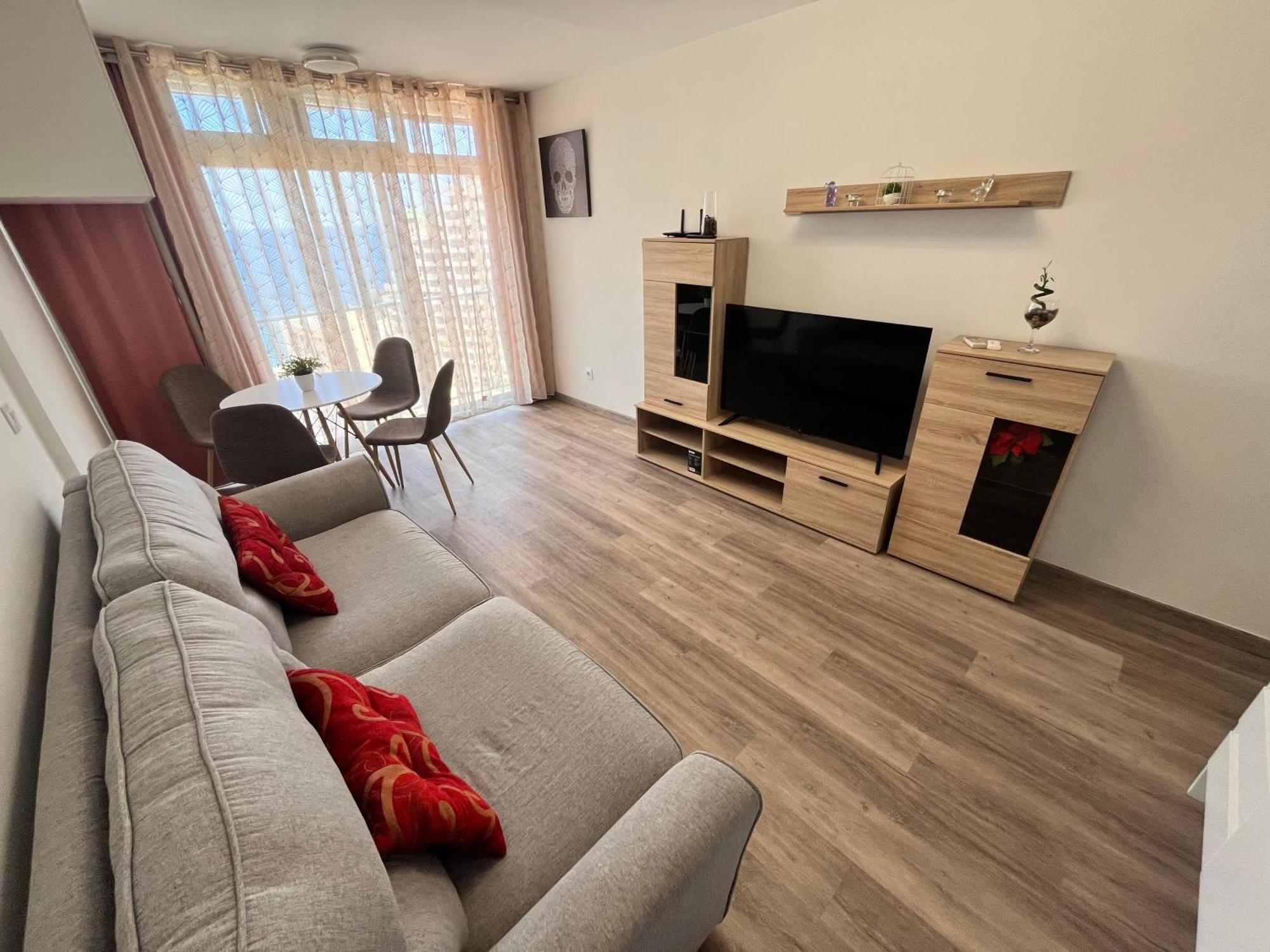 Calpe Sea View Apartment: Beachside Comfort with Wi-Fi and Parking Exterior photo